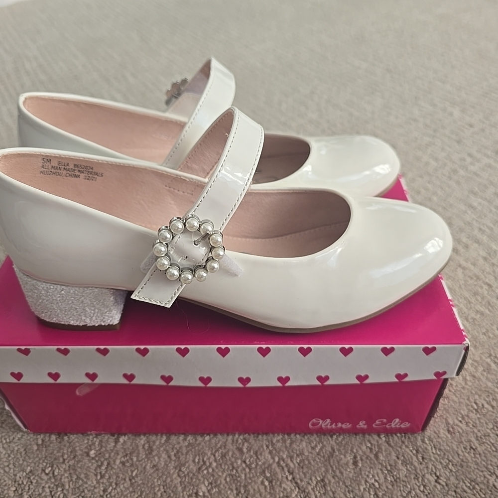 Ella Cream Kids Dress Shoes with Pearl Buckle